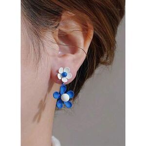 Beautiful Blue Flower Earrings